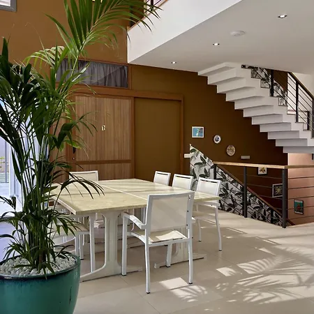 Casa Flamboyant Адехе